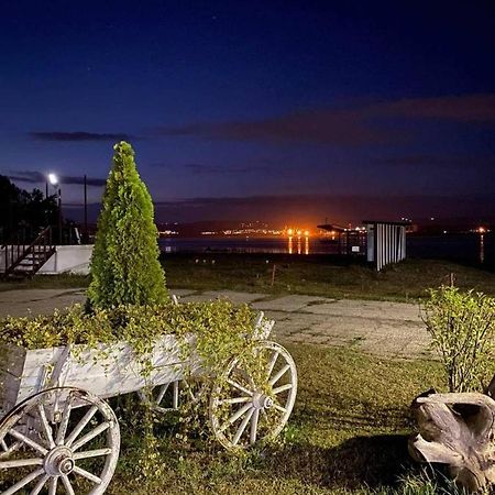 Хотел Тримата Мускетари Βάρνα Εξωτερικό φωτογραφία